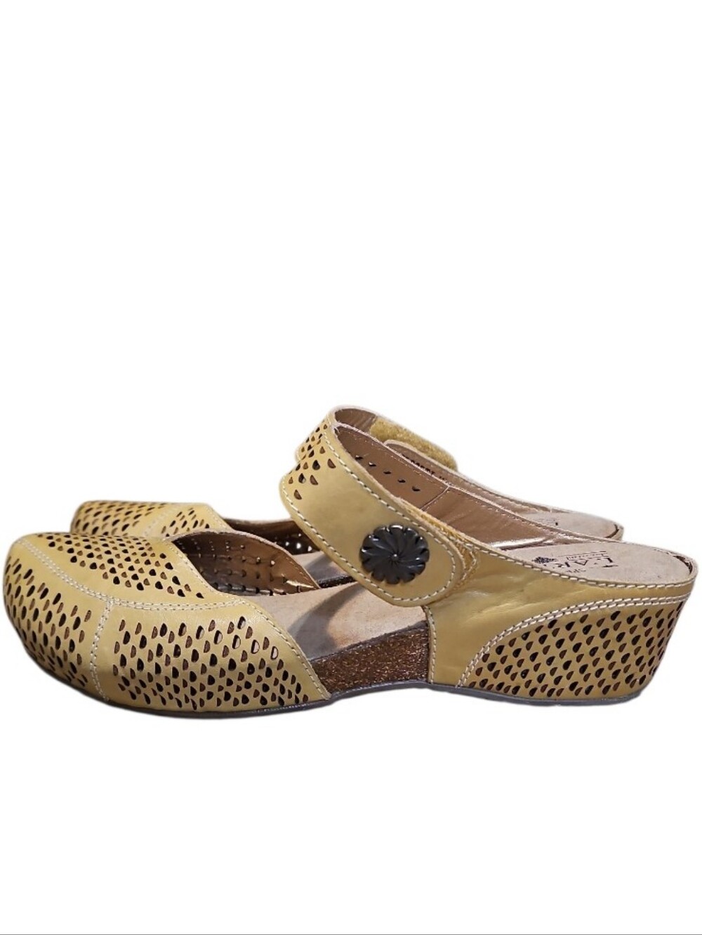 NWOT L'artiste Spring Step Spoorti-y Clog Yellow Clog Shoes